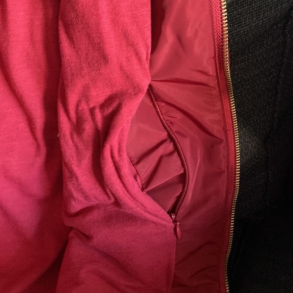 Red Gap hooded puffer vest with detachable faux fur - Picture 6 of 9